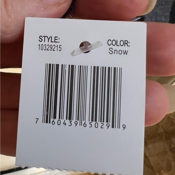 NWT Rectangular Black and White Wrap - Picture 2 of 7